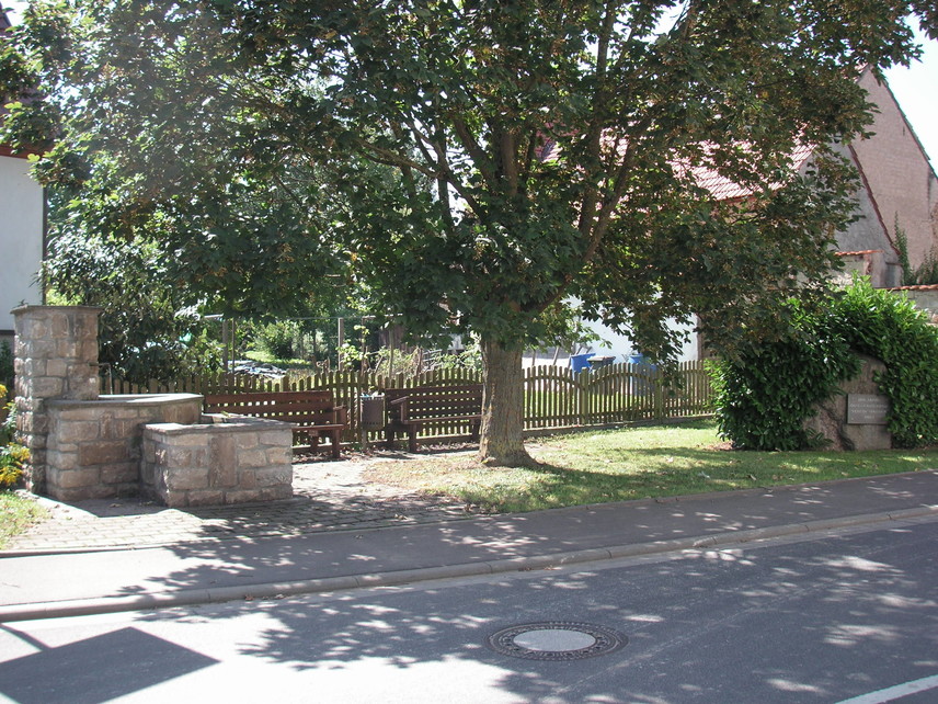 Dorfbrunnen in Hausen